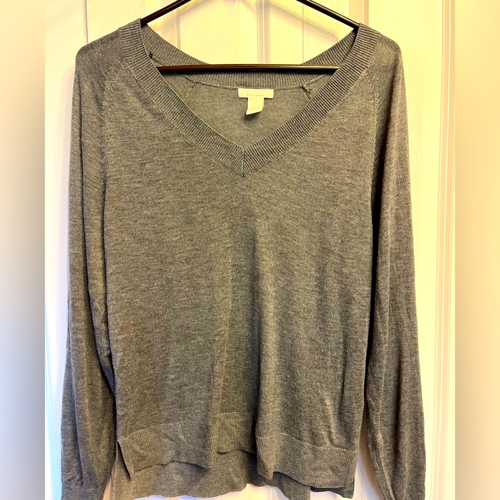 H&M extra small lightweight gray v-neck sweater
